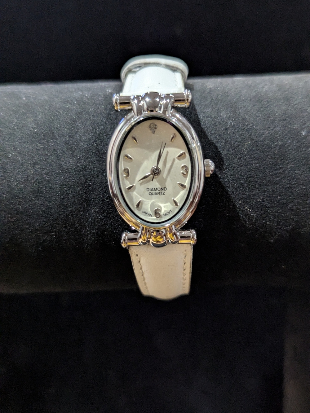 Elegant Oval Diamond Quartz Watch in Ivory and Silver